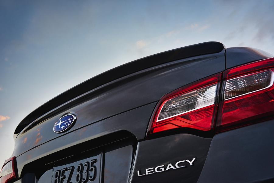 Детали экстерьера Subaru Legacy 2.5i 2017 года  (NA) (фото 3 из 10)